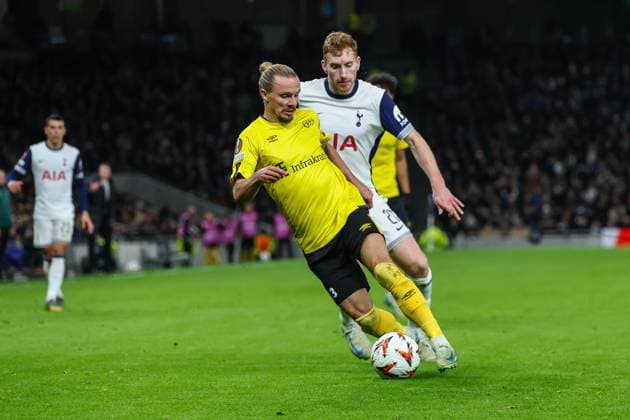 Tottenham Hotspur v Elfsborg Europa League 30 01 2025. IF Elfsborg defender Niklas Hult (23) and Tottenham Hotspur midfielder Dejan Kulusevski (21) during the Europa League match between Tottenham Hotspur and Elfsborg at Tottenham Hotspur Stadium, London, United Kingdom on 30 January 2025. London Tottenham Hotspur Stadium London United Kingdom Editorial use only , Copyright: xToyinxOshodix PSI-21351-0009