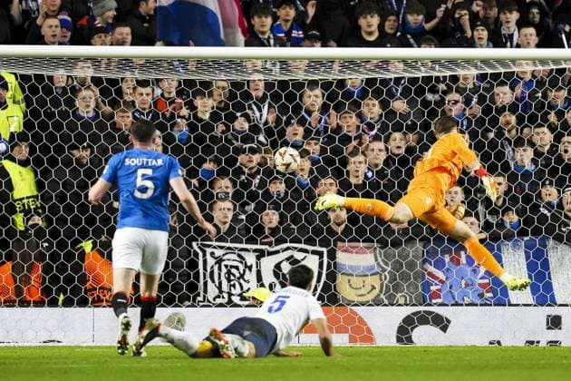 Kevin Mac Allister of Union Saint-Gilloise beats Rangers goalkeeper Jack Butland to make it 2-1 Rangers v Union Saint-Gilloise, UEFA Europa League, Group Stage, Football, Ibrox Stadium, Glasgow, UK - 30 Jan 2025 EDITORIAL USE ONLY No use with unauthorised audio, video, data, fixture lists, club league logos or live services. Online in-match use limited to 120 images, no video emulation. No use in betting, games or single club league player publications. Copyright: xStuartxWallace Shutterstockx 15122181de