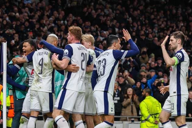 Tottenham Hotspur v Elfsborg Europa League 30 01 2025. GOAL 1-0. Tottenham Hotspur forward Dane Scarlett (44) celebrates with teammates after scoring a goal during the Europa League match between Tottenham Hotspur and Elfsborg at Tottenham Hotspur Stadium, London, United Kingdom on 30 January 2025. London Tottenham Hotspur Stadium London United Kingdom Editorial use only , Copyright: xToyinxOshodix PSI-21351-0014
