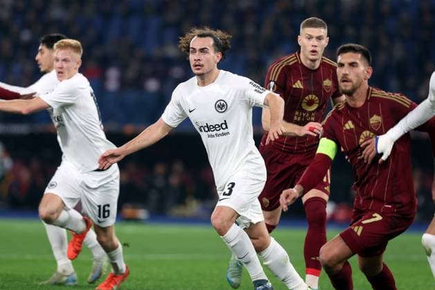 Rome, Italy 30.01.2025: Arthur Theate of Eintracht Frankfurt, Lorenzo Pellegrini of Roma during the Uefa Europa League 2024-2025, football match between AS Roma vs Eintracht Frankfurt at Olympic Stadium in Rome.  Copyright: xMarcoxIacobucci IPAxSportx xipa-agency.netx xx IPA_53474264 IPA_Agency_IPA53474264