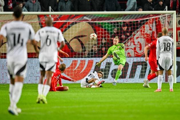 ENSCHEDE, Stadium Grolsch Veste, 30-01-2025 , season 2024 2025 , Europa League during the match Twente - Besiktas FC Twente goalkeeper Lars Unnerstall Twente - Besiktas  x27629269x Copyright:
