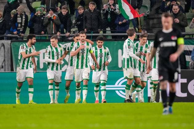 2025-01-30 Ferencvaros v AZ Alkmaar - UEFA Europa League BUDAPEST, HUNGARY - JANUARY 30: Barnabas Varga of Ferencvaros celebrates after scoring his teams fourth goal with teammates during the UEFA Europa League match between Ferencvaros and AZ Alkmaar at Ferencvaros Stadion on January 30, 2025 in Budapest, Hungary. Budapest Ferencvaros Stadion Hungary Content not available for redistribution in The Netherlands directly or indirectly through any third parties. Copyright: xEdxvanxdexPolx