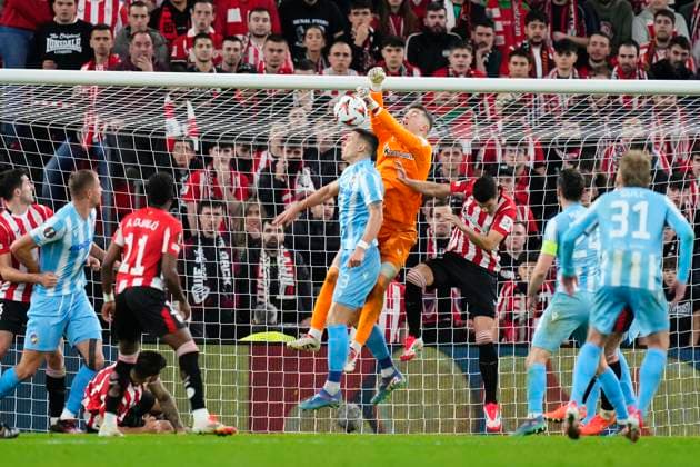 Athletic Club v FC Viktoria Plzen - UEFA Europa League 2024 25 League Phase MD8 Julen Agirrezabala goalkeeper of Athletic Club and Spain makes a save during the UEFA Europa League 2024 25 League Phase MD8 match between Athletic Club and FC Viktoria Plzen at Estadio de San Mames on January 30, 2025 in Bilbao, Spain. Bilbao Spain  Copyright: xJosexBretonx originalFilename:bretonhernandez-athletic250130_npXFw.jpg