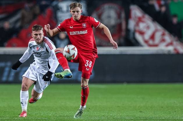 Soccer UEFA Europa League Matchday 8 FC Twente Enschede Besiktas JK on 30 01 2025 at Arena De Grolsch Veste in Enschede Semih Kilicsoy Istanbul , left Max Bruns Enschede , right xJRx