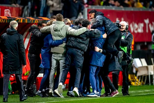 FC Twente celebrating the victory after the game during the match Twente Besiktas at the Grolsch Veste for the UEFA Europa League League phase Matchday 8 season 2024 2025 in ENSCHEDE, Netherlands on 30 january 2025, photo by Marcel van Dorst EYE4images Defodi 746 212265 Defodi-746