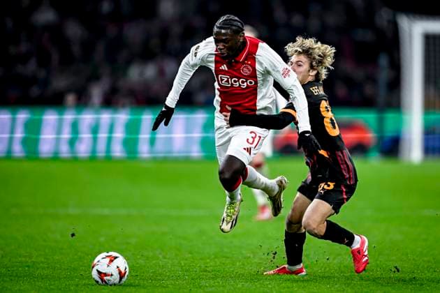 AFC Ajax Amsterdam defender Jorthy Mokio, Galatasaray midfielder Efe Akman, during the match Ajax Galatasaray at the Johan Cruijff ArenA for the UEFA Europa League phase Matchday 8 season 2024 2025 in AMSTERDAM, Netherlands on 30 januari 2025, photo by Stefan Koops EYE4images DeFodi Images Defodi 746 212288 Defodi-746