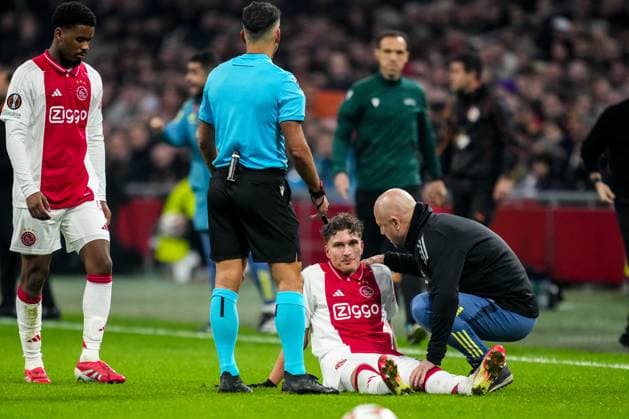 AMSTERDAM, NETHERLANDS - JANUARY 30: Mika Godts of AFC Ajax receives medical treatment during the UEFA Europa League 2024 25 League Phase MD8 match between AFC Ajax and Galatasaray A.S. at Johan Cruijff Arena on January 30, 2025 in Amsterdam, Netherlands. (Photo by Rene Nijhuis) SPO  Copyright: xRenexNijhuis