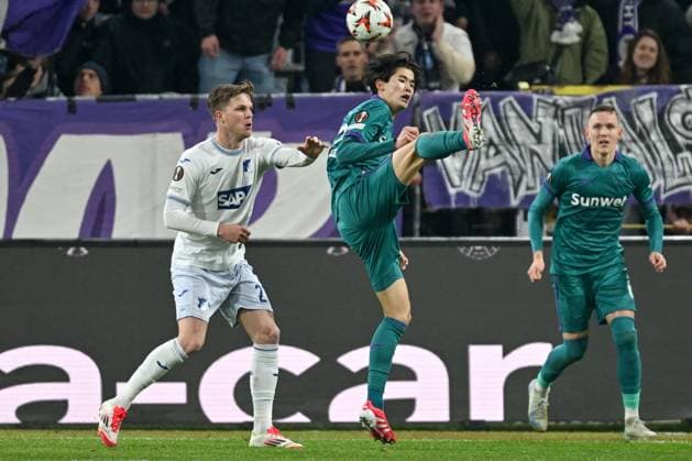 250130 RSC Anderlecht vs TSG Hoffenheim Marius Bulter (21) of Hoffenheim pictured defending on Keisuke Goto (42) of Anderlecht during the league phase - matchday 8 game in the Uefa Europa League season 2024-2025 between Royal Sporting Club Anderlecht and TSG 1899 Hoffenheim from Germany on January 30 , 2025 in Anderlecht, Belgium. (Photo by David Catry Isosport) Anderlecht Belgium  Copyright: xDavidxCatryx 20250130DC2_1830