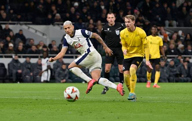 Tottenham Hotspur V IF Elfsborg, Europa Conference League. Richarlison (Spurs) has a shot during the Tottenham Hotspur V IF Elfsborg UEFA Europa Conference League Matchday 6 match at the Tottenham Hotspur Stadium, London. Tottenham Tottenham Hotspur Stadium UK Copyright: xMartinxDaltonx SpursVSElfsborg_300125_MD_009