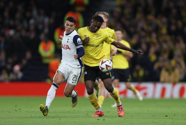 . - Tottenham Hotspur v IF Elfsborg, UEFA Europa League, League Stage, MD8, Tottenham Hotspur Stadium, London, UK - 30th January 2025. Daniel Weir Crystal Pix Pedro Porro of Tottenham Hotspur battles Jalal Abdullai of IF Elfsborg. - Tottenham Hotspur v IF Elfsborg, UEFA Europa League, League Stage, MD8, Tottenham Hotspur Stadium, London, UK - 30th January 2025. Daniel Weir Crystal Pix London Tottenham Hotspur Stadium UK Copyright: xDanielxWeirx CP_Tottenham_IF_Elfsborg_12