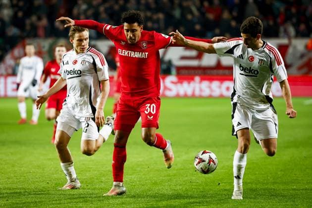 ENSCHEDE - (l-r) Jonas Svensson of Besiktas JK, Sayf Ltaief of FC Twente, Salih Ucan of Besiktas JK during the UEFA Europa League match between FC Twente and Besiktas JK at Stadion De Grolsch Veste on Jan. 30, 2025 in Enschede, Netherlands. ANP VINCENT JANNINK UEFA Europa League 2024 25 League Phase MD8 2024 25 xVIxANPxSportx xxANPxIVx 518744047 originalFilename: 518744047.jpg