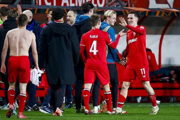 ENSCHEDE - (l-r) Mathias Kjolo of FC Twente, Daan Rots of FC Twente celebrate victory during the UEFA Europa League match between FC Twente and Besiktas JK at Stadion De Grolsch Veste on Jan. 30, 2025 in Enschede, Netherlands. ANP VINCENT JANNINK UEFA Europa League 2024 25 League Phase MD8 2024 25 xVIxANPxSportx xxANPxIVx 518746008 originalFilename: 518746008.jpg