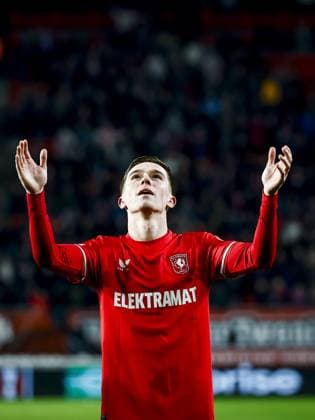 ENSCHEDE - Daan Rots of FC Twente celebrates victory during the UEFA Europa League match between FC Twente and Besiktas JK at Stadion De Grolsch Veste on Jan. 30, 2025 in Enschede, Netherlands. ANP VINCENT JANNINK UEFA Europa League 2024 25 League Phase MD8 2024 25 xVIxANPxSportx xxANPxIVx 518747211 originalFilename: 518747211.jpg