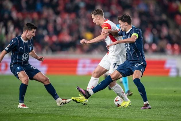 Colin Rosler in battle with Daniel Fila during UEFA Europa league match, SK Slavia Prague - Malmo FF , 30. january 2025, Fortuna Arena, Prague, Czech republic Copyright: xMICHALxFAJT,ZOSPORTU.SKx MAJ_3750