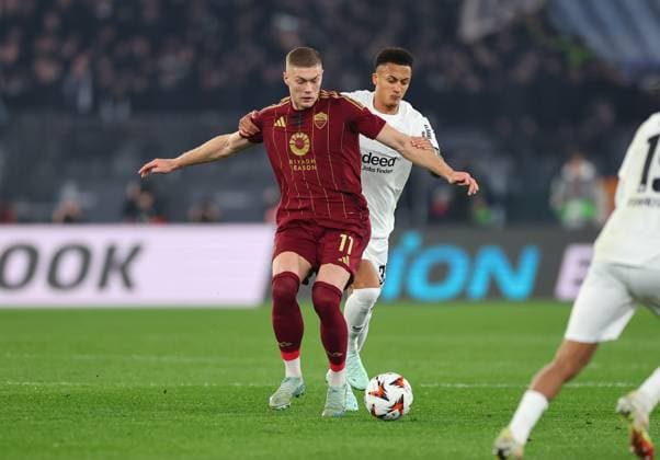 30 01 2025, Football UEFA Europa League, AS Roma Eintracht Frankfurt, emonline, emspor, v l , Artem Dovbyk AS Roma , Tuta Lucas Silva Melo Eintracht Frankfurt DFL DFB REGULATIONS PROHIBIT ANY USE OF PHOTOGRAPHS AS IMAGE SEQUENCES AND OR QUASI VIDEO xdcx Copyright: HMBxMedia Claus