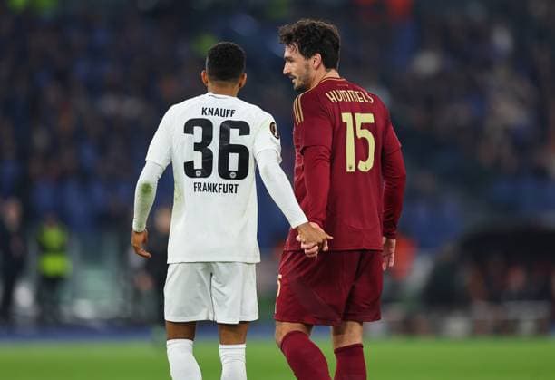 30 01 2025, Football UEFA Europa League, AS Roma Eintracht Frankfurt, emonline, emspor, v l , Ansgar Knauff Eintracht Frankfurt in dialog with Mats Hummels AS Roma DFL DFB REGULATIONS PROHIBIT ANY USE OF PHOTOGRAPHS AS IMAGE SEQUENCES AND OR QUASI VIDEO xdcx Copyright: HMBxMedia Claus