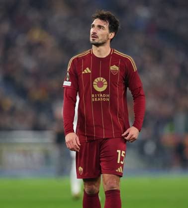30 01 2025, Football UEFA Europa League, AS Roma Eintracht Frankfurt, emonline, emspor, v l , Mats Hummels AS Roma enttaeuscht, enttaeuscht schauend, dissapointed, traurig, frustiert, frust, gefrustet DFL DFB REGULATIONS PROHIBIT ANY USE OF PHOTOGRAPHS AS IMAGE SEQUENCES AND OR QUASI VIDEO xdcx Copyright: HMBxMedia Claus