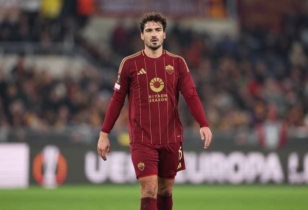 30 01 2025, Football UEFA Europa League, AS Roma Eintracht Frankfurt, emonline, emspor, v l , Mats Hummels AS Roma DFL DFB REGULATIONS PROHIBIT ANY USE OF PHOTOGRAPHS AS IMAGE SEQUENCES AND OR QUASI VIDEO xdcx Copyright: HMBxMedia Claus