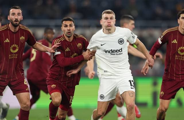 30 01 2025, Football UEFA Europa League, AS Roma Eintracht Frankfurt, emonline, emspor, v l , Zeki Celik AS Roma , Rasmus Kristensen Eintracht Frankfurt DFL DFB REGULATIONS PROHIBIT ANY USE OF PHOTOGRAPHS AS IMAGE SEQUENCES AND OR QUASI VIDEO xdcx Copyright: HMBxMedia Claus