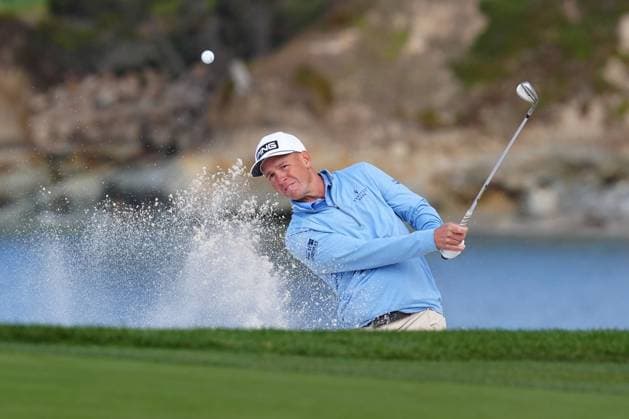 PEBBLE BEACH, CA - JANUARY 30: PGA, Golf Herren golfer Sam Stevens hits out of the sand on a green side bunker on the 6th hole during the first round of the AT&T Pebble Beach Pro AM on January 30, 2025, at Pebble Beach Golf Links in Pebble Beach, California. (Photo by Brian Spurlock Icon Sportswire) GOLF: JAN 30 PGA AT&T Pebble Beach Pro-Am EDITORIAL USE ONLY Icon25013044
