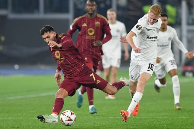 Soccer, Europa League qualifying round , AS Roma v Eintracht Frankfurt Lorenzo Pellegrini of AS Roma,Hugo Larsson of Eintracht Frankfurt during the Europa League qualifying round - 8th leg match between AS Roma v Eintracht Frankfurt at Olympic stadium Copyright: xImago-Images Emmefotox