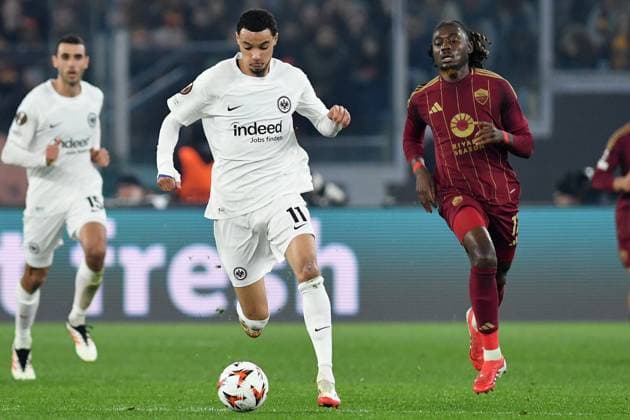 Soccer, Europa League qualifying round , AS Roma v Eintracht Frankfurt Hugo Ekitike of Eintracht Frankfurt,Manu Kone of AS Roma during the Europa League qualifying round - 8th leg match between AS Roma v Eintracht Frankfurt at Olympic stadium Copyright: xImago-Images Emmefotox