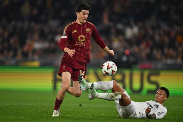CALCIO - UEFA Europa League - AS Roma vs Eintracht Frankfurt Eldor Shomurodov of A.S. Roma scores the goal for 2-0 during the UEFA Europa League 2024 25 League Phase MD8 match between A.S. Roma and Eintracht Frankfurt at Olympic Stadium on January 30, 2025 in Rome, Italy. Rome Italy  Copyright: xIPAxSport ABACAx