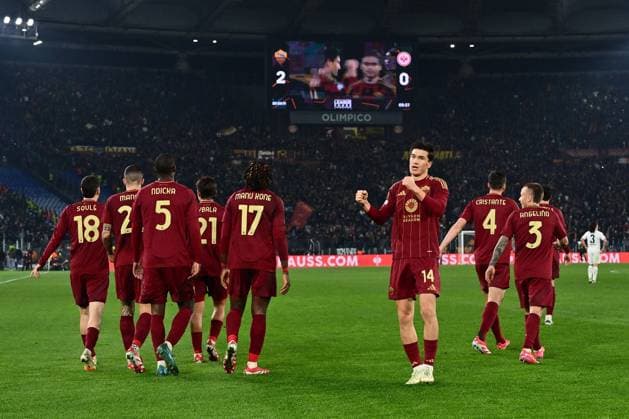 CALCIO - UEFA Europa League - AS Roma vs Eintracht Frankfurt Eldor Shomurodov of A.S. Roma celebrates after scoring the goal to make it 2-0 during the UEFA Europa League 2024 25 League Phase MD8 match between A.S. Roma and Eintracht Frankfurt at Olympic Stadium on January 30, 2025 in Rome, Italy. Rome Italy  Copyright: xIPAxSport ABACAx