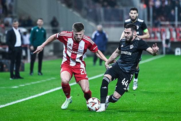 CALCIO - UEFA Europa League - Olympiacos vs Qarabag 20 Costinha of Olympiacos FC competing with 44 Elvin Jafarguliyev of Qaraba during the Europa League, Matchday 8 match between Olympiacos FC and Qarabag at Georgios Karaiskakis Stadium in Piraeus, Greece, on January 30, 2025. Piraeus Greece  Copyright: xIPAxSport ABACAx