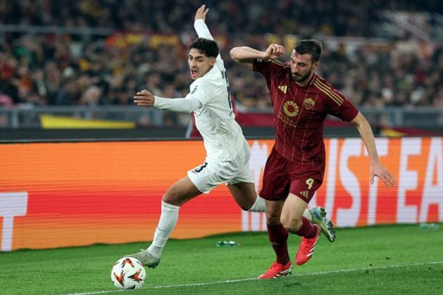 CALCIO - UEFA Europa League - AS Roma vs Eintracht Frankfurt Rome, Italy 30.01.2025: Fares Chaibi of Eintracht Frankfurt, Bryan Cristante of Roma during the Uefa Europa League 2024-2025, football match between AS Roma vs Eintracht Frankfurt at Olympic Stadium in Rome. Rome Italy  Copyright: xIPAxSport ABACAx