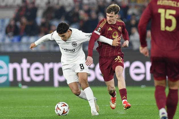 January 30, 2025, Rome, Italy: Fares Chaibi of Eintracht Frankfurt (L) and Alexis Saelemaekers of AS Roma (R) seen in action during the Europa League qualifying round - 8th leg match between AS Roma and Eintracht Frankfurt at Olympic stadium. Final score AS Roma 2 : 0 Eintracht Frankfurt Rome Italy - ZUMAs197 20250130_aaa_s197_144 Copyright: xMattiaxVianx