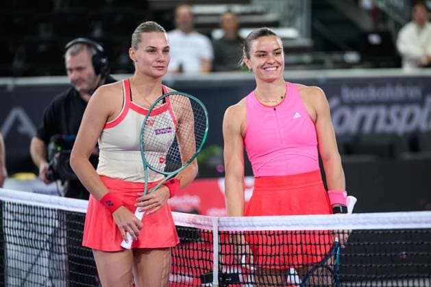 TENNIS - WTA, Tennis Damen Upper Austria Ladies Linz LINZ,AUSTRIA,31.JAN.25 - TENNIS - WTA Tour, Upper Austria Ladies Linz. Image shows Dayana Yastremska (UKR) and Maria Sakkari (GRE).  GEPAxpictures xChristianxMoser