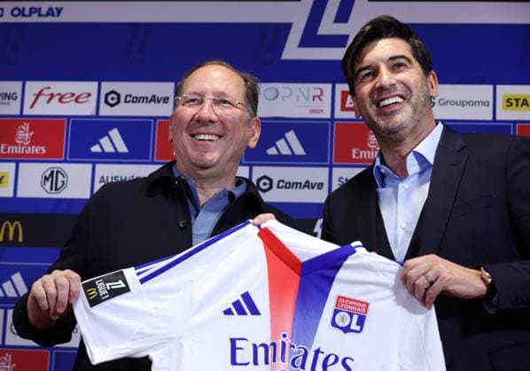 Paulo Fonseca nouvel entraineur OL Foot PHOTOPQR LE PROGRES Richard MOUILLAUD - Décines-Charpieu 31 01 2025 - Paulo Fonseca nouvel entraineur OL Foot -John Textor et Paulo Fonseca Paulo Fonseca, new coach of Olympique Lyonnais OL, french first league soccer club Décines-Charpieu Rhône Rhône-Alpes France  Copyright: xPHOTOPQR LExPROGRES MAXPPPxRichardxMOUILLAUDx 20250131LPL3963 20250131LPL3963