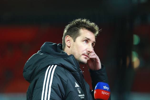 31 01 2025, xrekx, Fußball 2 Bundesliga, 1 FC Nuernberg SV Darmstadt 98 v l Miroslav Klose Trainer 1 FC Nuernberg im Sky Interview vor dem Spiel DFL DFB REGULATIONS PROHIBIT ANY USE OF PHOTOGRAPHS AS IMAGE SEQUENCES AND OR QUASI VIDEO Nuernberg
