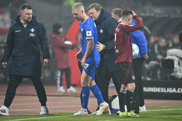 31 01 2025 Soccer Season 2024 2025 2 Soccer Bundesliga 20 Matchday 1 FC Nürnberg FCN Club SV Darmstadt 98 SVD Lilien Sportfoto Zink xwoxzix DFL regulations prohibit any use of photographs as image sequences and or quasi video only for editorial use Kai Klefisch 17, SV Darmstadt 98 D98 SV98 muss aufegeben verletzt Verletzung