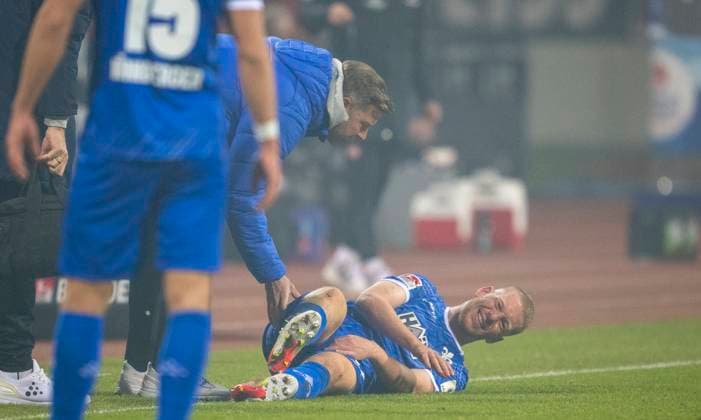 31 01 2025 Soccer Season 2024 2025 2 Soccer Bundesliga 20 Matchday 1 FC Nürnberg FCN Club SV Darmstadt 98 SVD Lilien Sportfoto Zink xwoxzix DFL regulations prohibit any use of photographs as image sequences and or quasi video only for editorial use Kai Klefisch 17, SV Darmstadt 98 D98 SV98 battered on the ground Florian Kohfeldt Trainer SV Darmstadt 98 D98 SV98 with him injured Injury