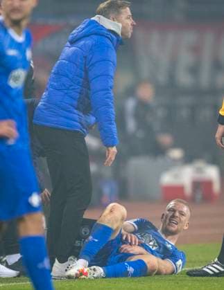 31 01 2025 Soccer Season 2024 2025 2 Soccer Bundesliga 20 Matchday 1 FC Nürnberg FCN Club SV Darmstadt 98 SVD Lilien Sportfoto Zink xwoxzix DFL regulations prohibit any use of photographs as image sequences and or quasi video only for editorial use Kai Klefisch 17, SV Darmstadt 98 D98 SV98 battered on the ground Florian Kohfeldt Trainer SV Darmstadt 98 D98 SV98 with him injured Injury