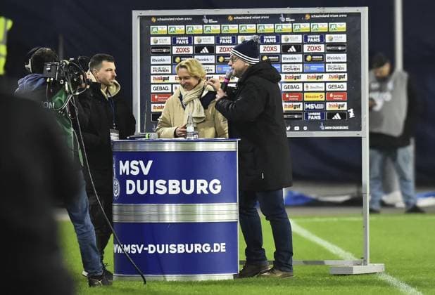 MSV Duisburg Rot Weiß Oberhausen FOR EDITORIAL PURPOSES ONLY EDITORIAL USE ONLY p Soccer Regionalliga West 20 GAME DAY MSV Duisburg Rot Weiß Oberhausen on 31 01 2025 at the Schauinsland Reisen Arena in Duisburg Kevin Wolze and Martina Voss Tecklenburg at the stadium announcer Germany North Rhine-Westphalia Duisburg Copyright ThorstenxTillmann Copyright: ThorstenxTillmann doc7z5zvxu7g0w1d6v45nxm ,EDITORIAL USE ONLY Copyright: ThorstenxTillmann