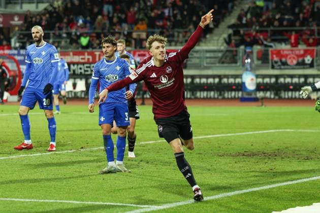 Goal celebration after his 1 0, Tim Drexler 5 1 FC Nuernberg , 1 FC Nuernberg vs SV Darmstadt 98, Soccer, 2 Bundesliga, 20 Matchday, 31 01 2025 DFB regulations prohibit any use of photographs as image sequences and or quasi video Nuernberg Bayern Germany Copyright: xkolbert-press MartinxAgüerax