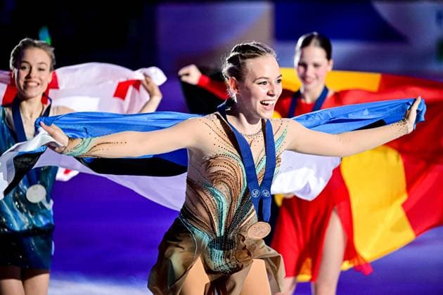 Bilder des Jahres 2025, Sport 01 Januar Sport Themen der Woche KW05 Sport Bilder des Tages Women Awards, Niina PETROKINA (EST) first place, during Victory Ceremony, at the ISU European Figure skating, Eiskunstlauf Championships 2025, at Tondiraba Ice Hall, on January 31, 2025 in Tallinn, Estonia. Noxthirdxpartyxsales  (280239735)