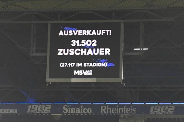 Die Schauinsland Reisen Arena ist mit 31502 Zuschauern ausverkauft. GER, MSV Duisburg vs Rot Weiss Oberhausen, Fussball, Regionalliga West, 20. Spieltag, Spielzeit 2024 2025, 31.01.2025 DFL DFB REGULATIONS PROHIBIT ANY USE OF PHOTOGRAPHS AS IMAGE SEQUENCES AND OR QUASI-VIDEO GER, MSV Duisburg vs Rot Weiss Oberhausen, Fussball, Regionalliga West, 20. Spieltag, Spielzeit 2024 2025, 31.01.2025 Duisburg *** The Schauinsland Reisen Arena is sold out with 31502 spectators GER, MSV Duisburg vs Rot Weiss Oberhausen, Football, Regionalliga West, Matchday 20, Season 2024 2025, 31 01 2025 DFL DFB REGULATIONS PROHIBIT ANY USE OF PHOTOGRAPHS AS IMAGE SEQUENCES AND OR QUASI VIDEO GER, MSV Duisburg vs Rot Weiss Oberhausen, Football, Regionalliga West, Matchday 20, Season 2024 2025, 31 01 2025 Duisburg Copyright: xEibner-Pressefoto ThomasxThienelx EP_TTL