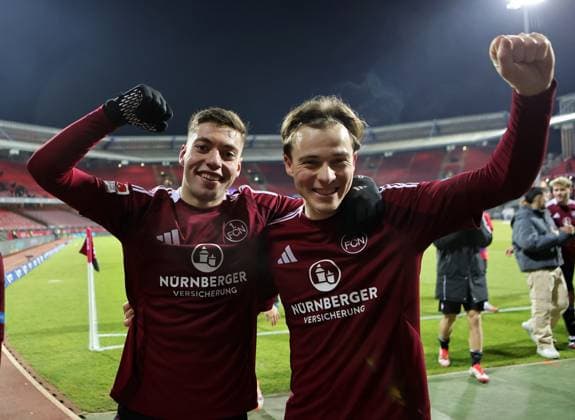31 01 2025 Soccer Season 2024 2025 2 Soccer Bundesliga 20 Matchday 1 FC Nürnberg FCN Club SV Darmstadt 98 SVD Lilien Sportfoto Zink DaMa xdaxmax DFL regulations prohibit any use of photographs as image sequences and or quasi video only for editorial use Jubel Freude nach Spielende Stefanos Tzimas 9, 1 FC Nürnberg FCN Caspar Jander 20, 1 FC Nürnberg FCN