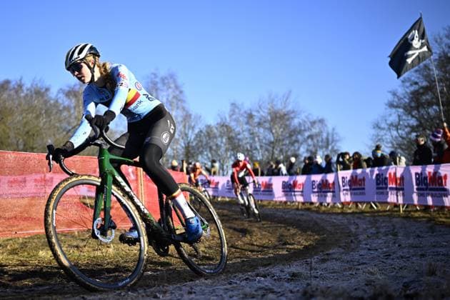Belgian Sanne Laurijssen pictured in action during the women junior race, at the UCI Cyclocross World Championships, in Lievin, France, Saturday 01 February 2025. The world championships are taking place from 31 January until 02 February. JASPERxJACOBS  x111565215x