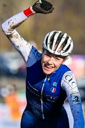 2025 UCI Cyclo-Cross WC - Women Junior LIEVIN, FRANCE - FEBRUARY 01 : Revol Lise (FRA) celebrating her victory during the 2025 UCI Cyclo-Cross World Championships for Women Junior on February 01, 2025 in Lievin, France, 01 02 2025 Lievin France  Copyright: xNicoxVereeckenx