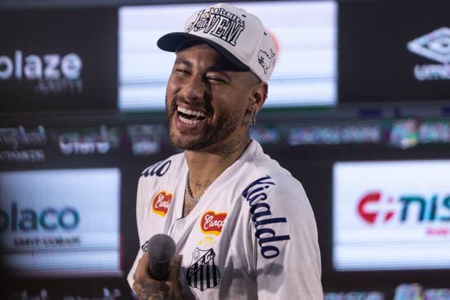 Santos FC Officially Introduces Neymar as a New Signing - Sao Paulo SANTOS, BRAZIL - JANUARY 31: Neymar Jr. smiles during a press conference, PK, Pressekonferenz after his presentation as the newest addition to Santos FC at Urbano Caldeira Stadium (Vila Belmiro) on January 31, 2025, in Santos, Brazil. The Brazilian forward returns to his childhood club 12 years after departing for Barcelona. Photo by Wanderson Oliveira PxImages ABACAPRESS.COM Sao Paulo Santos, Brazil Brazil  Copyright: xPXxImages ABACAx