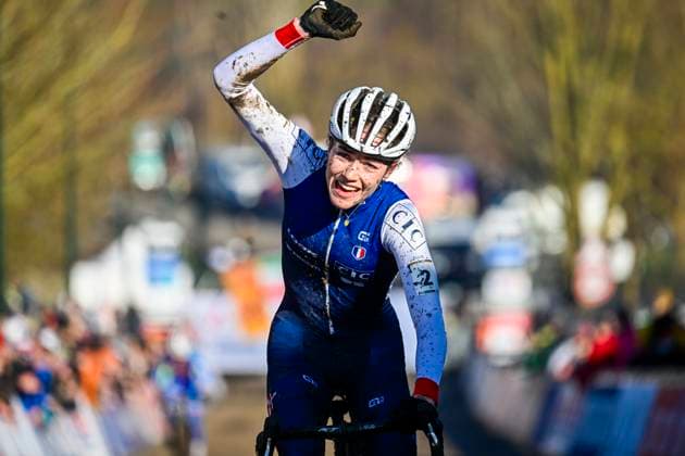 2025 UCI Cyclo-Cross WC - Women Junior LIEVIN, FRANCE - FEBRUARY 01 : Revol Lise (FRA) celebrating her victory during the 2025 UCI Cyclo-Cross World Championships for Women Junior on February 01, 2025 in Lievin, France, 01 02 2025 Lievin France  Copyright: xNicoxVereeckenx