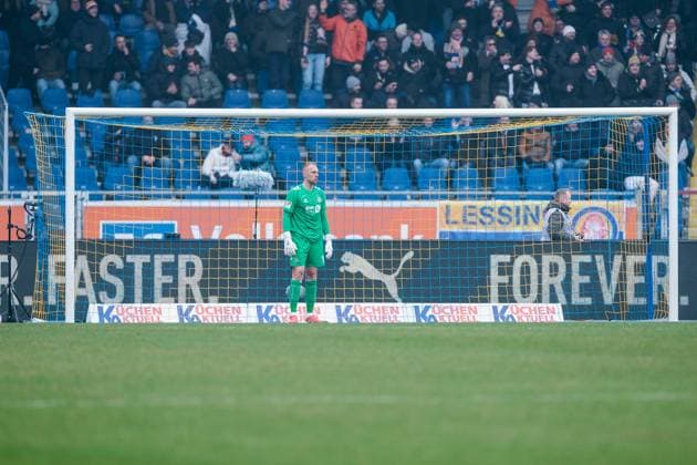 2 Fußball Bundesliga Eintracht Braunschweig 1 FC Köln 01 02 2025 Marvin Schwäbe 1 FC Köln, 1 frustrated 2 Fußball Bundesliga, Eintracht Braunschweig 1 FC Köln, Braunschweig, EINTRACHT Stadion am 01 02 2025 DFL REGULATIONS PROHIBIT ANY USE OF PHOTOGRAPHS AS IMAGE SEQUENCES AND OR QUASI VIDEO Copyright: xBEAUTIFULxSPORTS Wunderlx