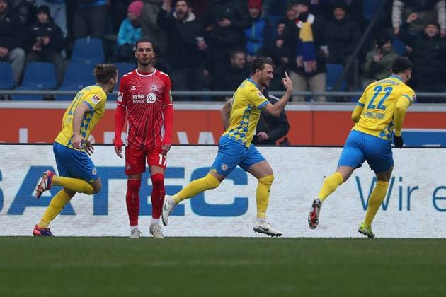 Braunschweig vs Cologne, 2 BL Braunschweig, 01 02 2025, FOOTBALL Eintracht Braunschweig vs 1 FC Cologne, 2 BL, Season 2024 25 Ermin Bicakcic Eintracht Braunschweig celebrates with teammates after his goal to make it 1 0 Braunschweig