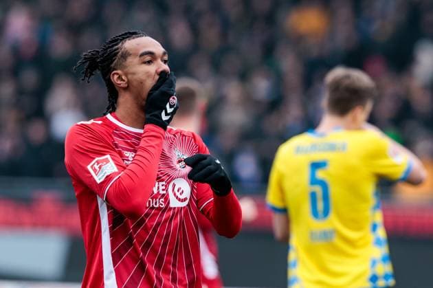 2 Soccer Bundesliga Eintracht Braunschweig 1 FC Köln 01 02 2025 Damion Downs 1 FC Köln, 42 frustrated, hand in front of face, missed chance 2 Soccer Bundesliga, Eintracht Braunschweig 1 FC Köln, Braunschweig, EINTRACHT Stadion am 01 02 2025 DFL REGULATIONS PROHIBIT ANY USE OF PHOTOGRAPHS AS IMAGE SEQUENCES AND OR QUASI VIDEO Copyright: xBEAUTIFULxSPORTS Wunderlx