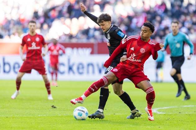 2 Soccer Bundesliga Fortuna Düsseldorf SSV Ulm 1846 Soccer, 01 02 2024 Maurice Krattenmacher SSV Ulm 1846 Soccer, 30 in duel with Myron van Brederode Fortuna Düsseldorf, 10 2 Soccer Bundesliga, Fortuna Düsseldorf SSV Ulm 1846 Soccer, 20 Matchday, on 01 02 2024, Merkur Spiel Arena, Düsseldorf DFL regulations prohibit any use of photographs as image sequences and or quasi video Copyright: xBEAUTIFULxSPORTS Meuselx